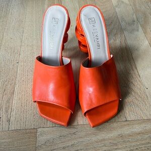 Keeyahri square toe mules with twisted heel details